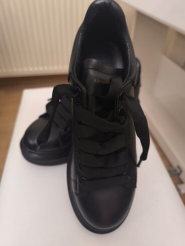 Alexander mcqueen klasik model