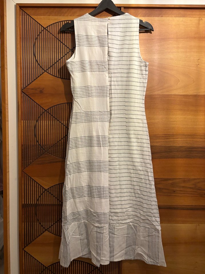 Koton Marka Gri Çizgili Uzun Elbise - Görsel 3