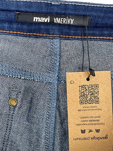 31 Beden lacivert Renk Mavi Jeans Bermuda / Kapri %70 İndirimli.