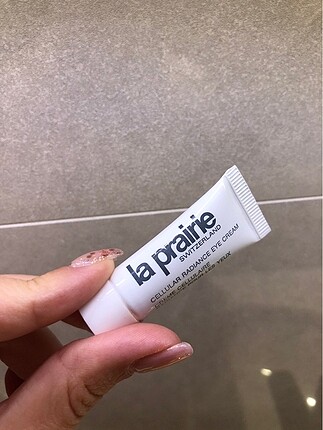 La prairie göz altı kremi