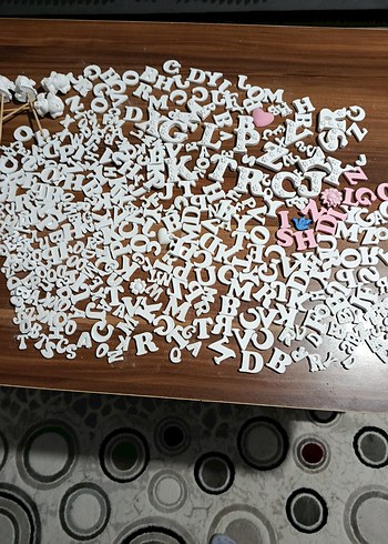 Renkli Detaylı Beyaz Harfler Puzzle - Görsel 3