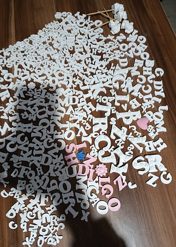 Renkli Detaylı Beyaz Harfler Puzzle - Görsel 2