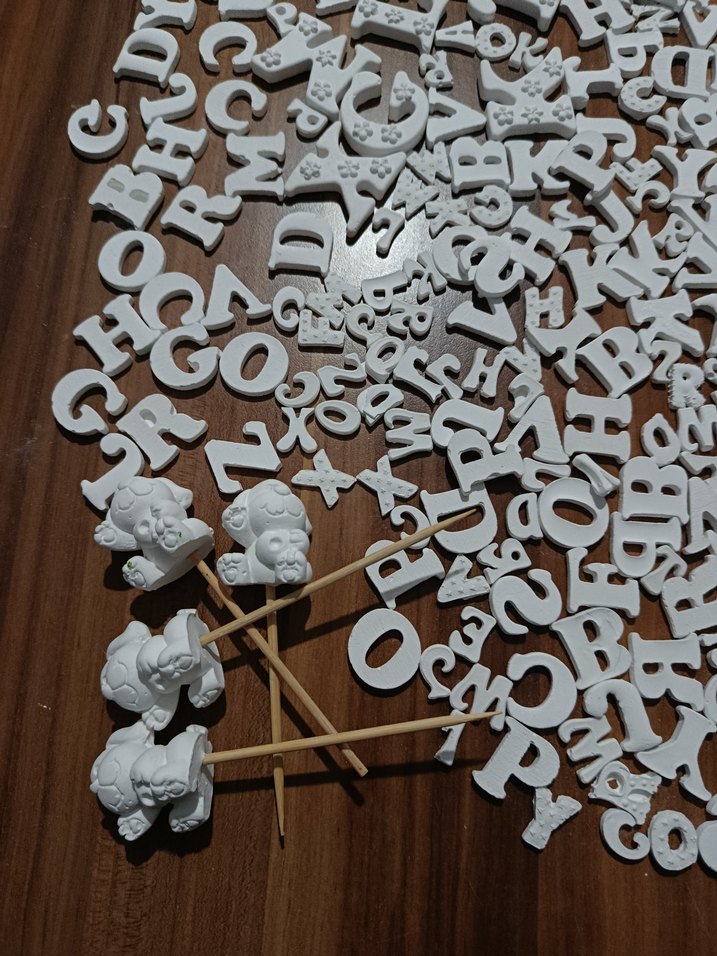 Renkli Detaylı Beyaz Harfler Puzzle - Görsel 4