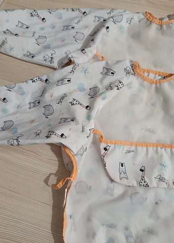 Baskılı Beyaz Gri Bebek Önlüğü - Görsel 3