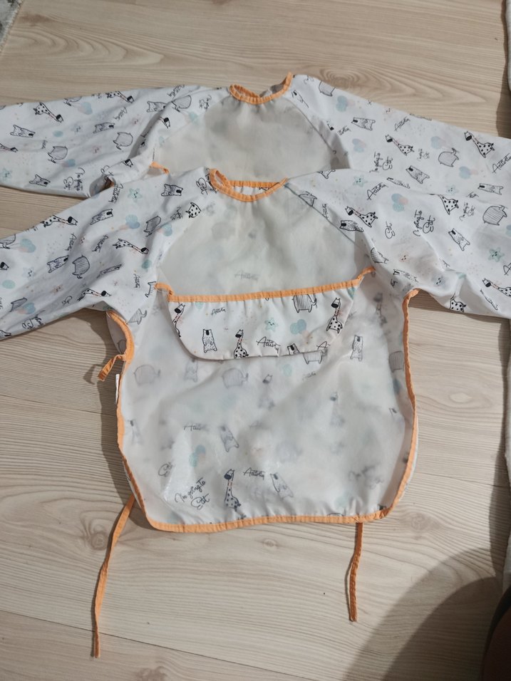 Baskılı Beyaz Gri Bebek Önlüğü - Görsel 2