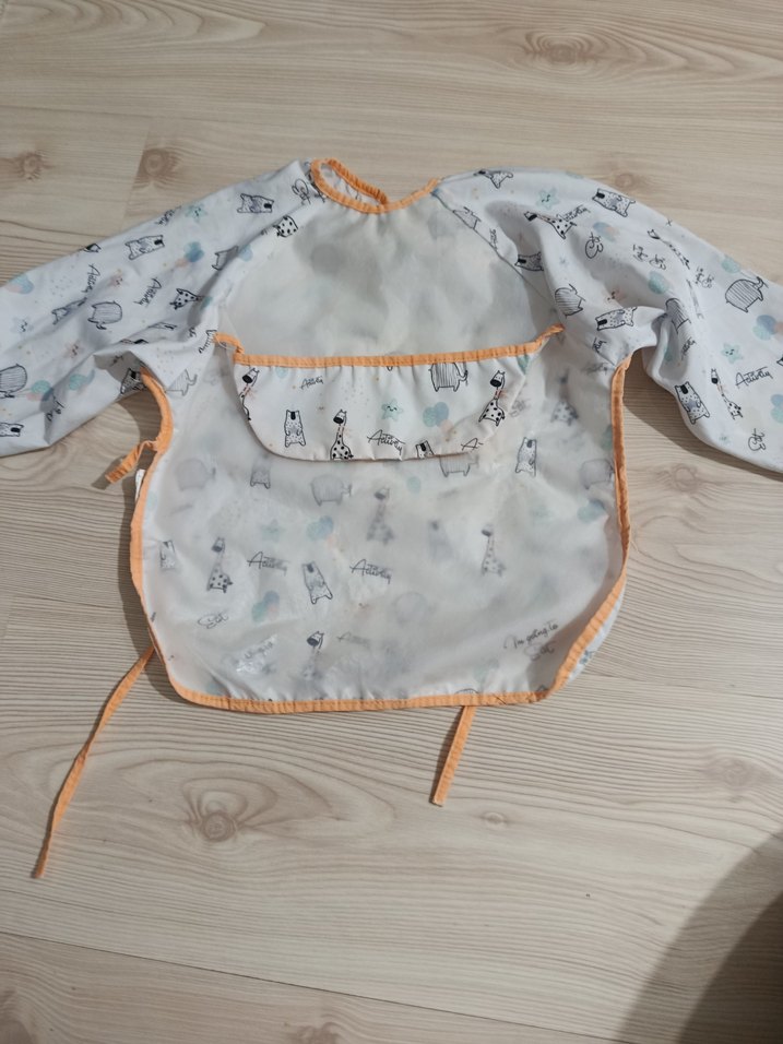 Baskılı Beyaz Gri Bebek Önlüğü - Görsel 4