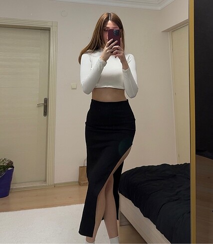 Vatkalı asimetrik yırtmaçlı midi boy etek siyah