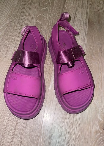 UGG Parlak Pembe Platform Topuklu Çocuk Sandalet
