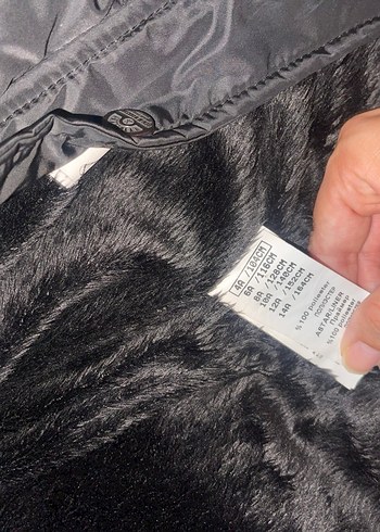 Erkek Çocuk Siyah Kapüşonlu Kemerli Mont - Görsel 4