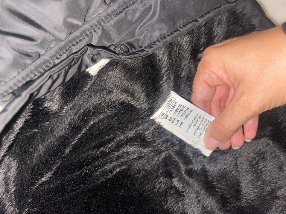 Erkek Çocuk Siyah Kapüşonlu Kemerli Mont - Görsel 4