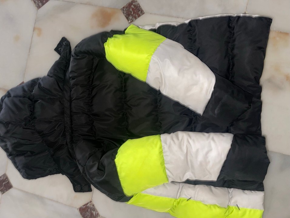 Erkek Çocuk Siyah Kapüşonlu Kemerli Mont - Görsel 5