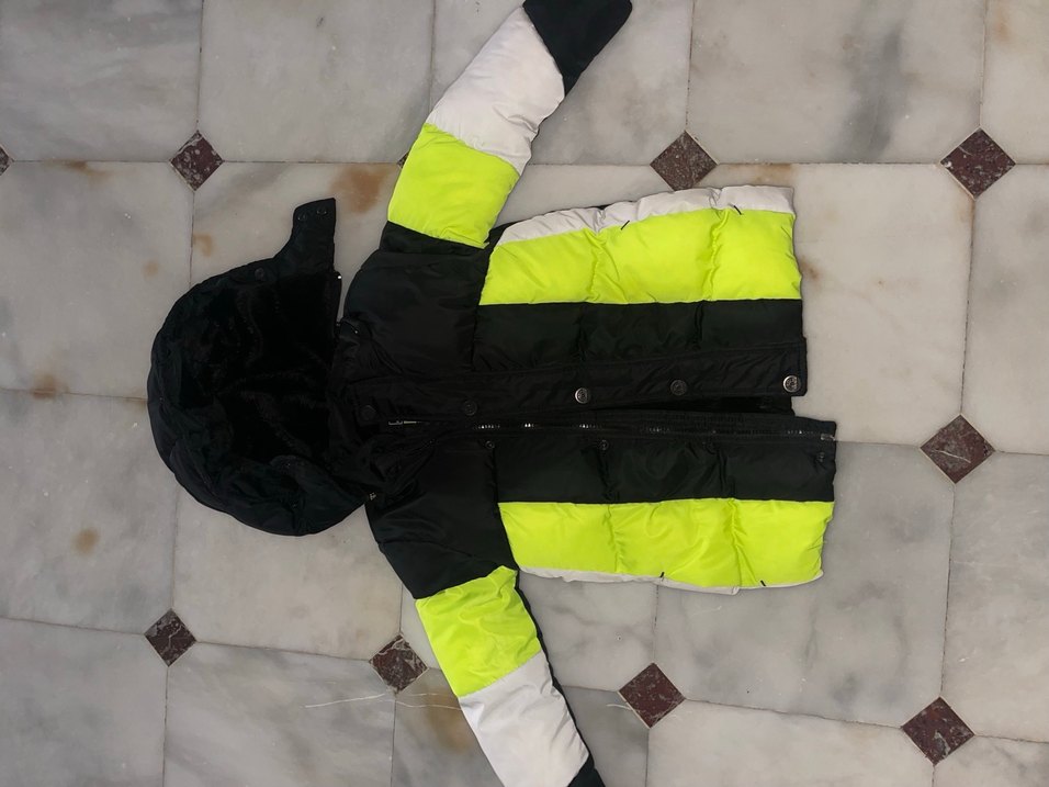 Erkek Çocuk Siyah Kapüşonlu Kemerli Mont - Görsel 2