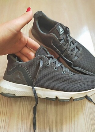Reebok ayakkabı