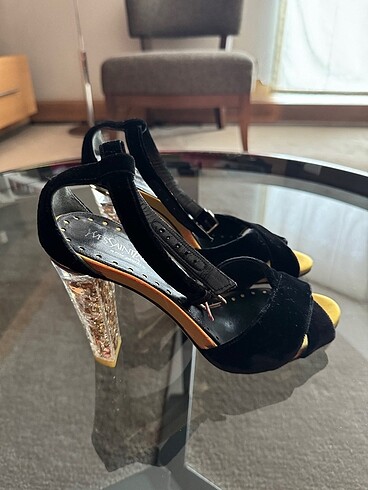 Saint Laurent ????