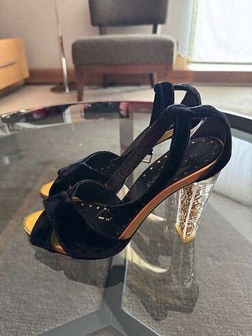 Yves Saint Laurent Saint Laurent ????