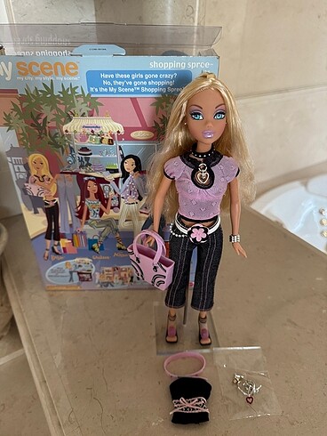 Beden Renk Barbie My Scene Levi?s????