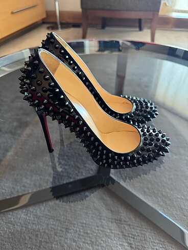 Christian Louboutin ??????