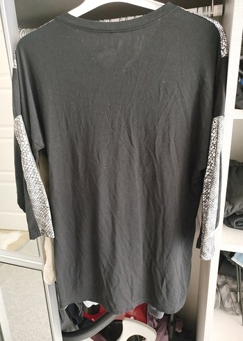 Yılan Desenli V Yaka Bluz - Görsel 3