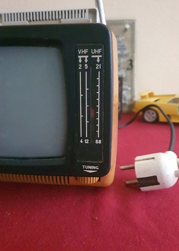 Sarı Retro Mini Televizyon Monitör - Görsel 2