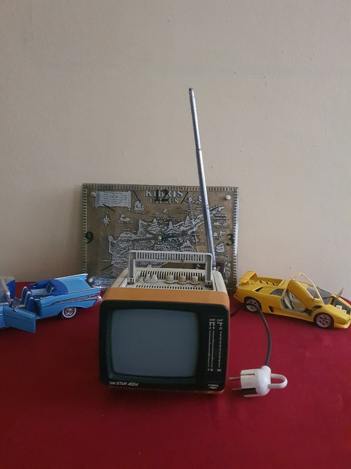 Sarı Retro Mini Televizyon Monitör - Görsel 4