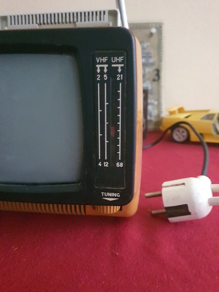 Sarı Retro Mini Televizyon Monitör - Görsel 2