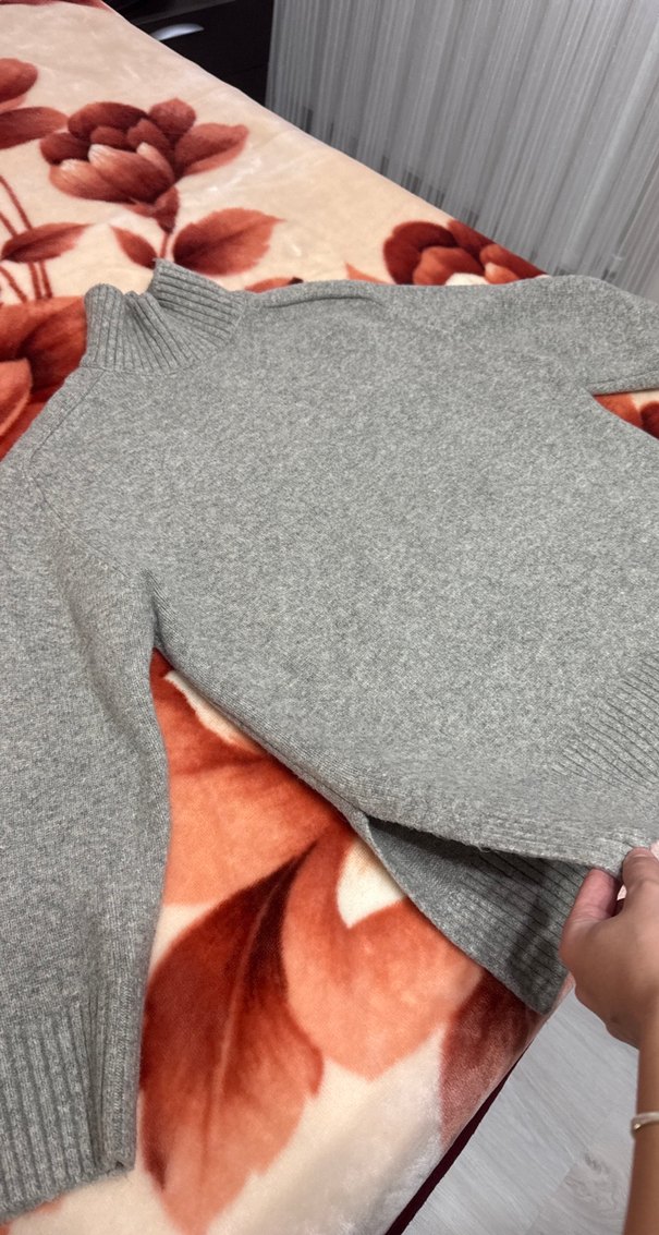 Gri Boğazlı Kadın Yün Kazak - Görsel 3