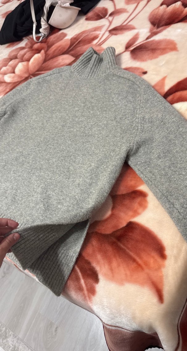 Gri Boğazlı Kadın Yün Kazak - Görsel 5