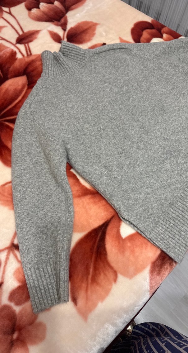 Gri Boğazlı Kadın Yün Kazak - Görsel 2