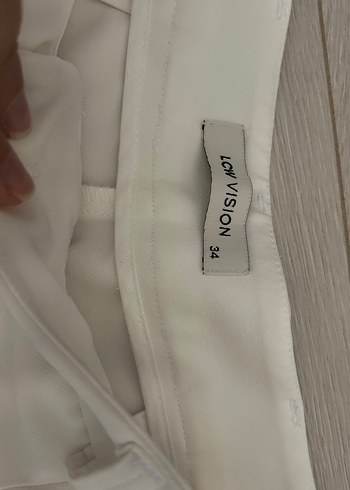 Beyaz Pilili Kısa Kadın Kumaş şort - Görsel 2