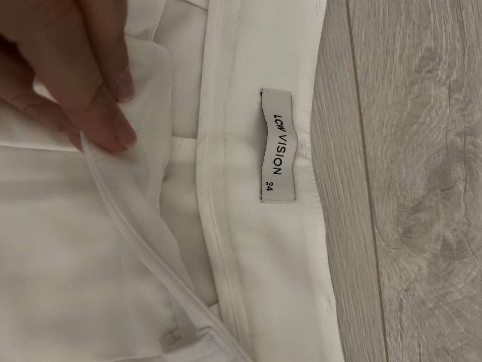 Beyaz Pilili Kısa Kadın Kumaş şort - Görsel 2