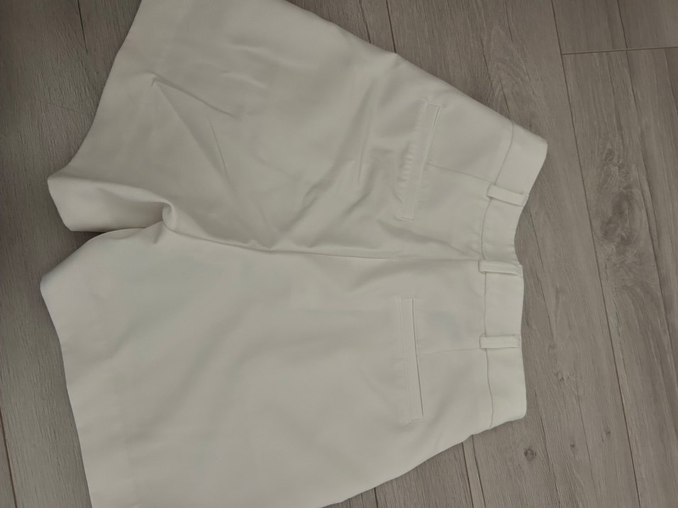 Beyaz Pilili Kısa Kadın Kumaş şort - Görsel 3