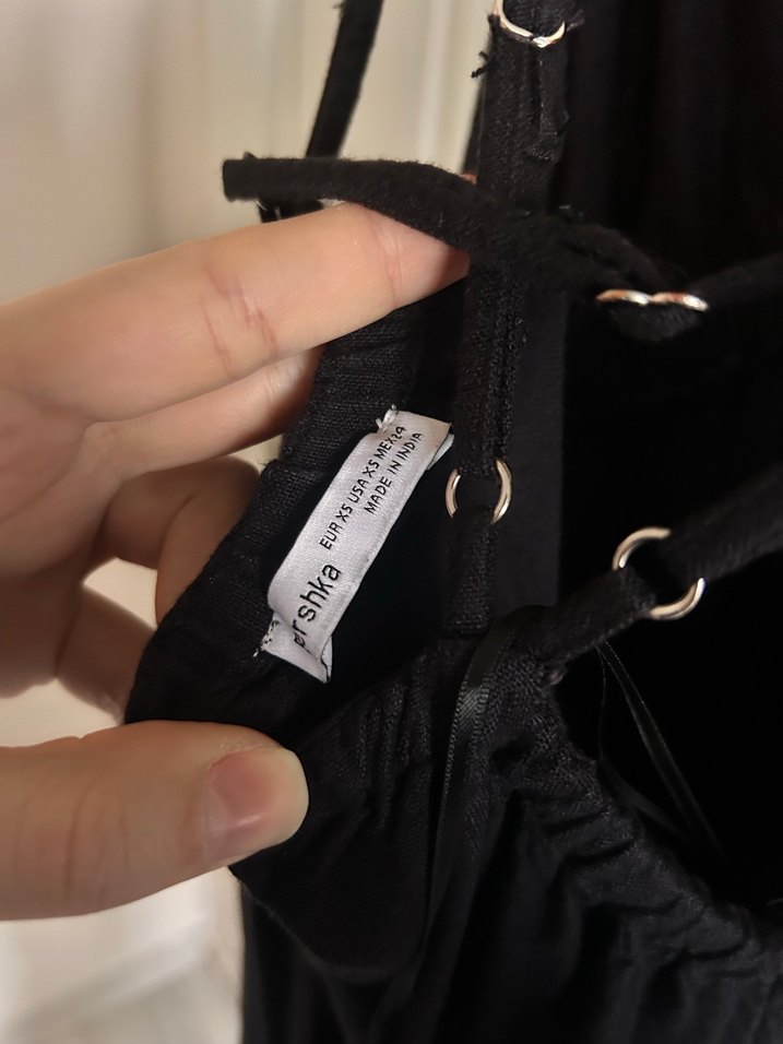 Siyah V Yakalı İnce Askılı Midi Elbise - Görsel 5