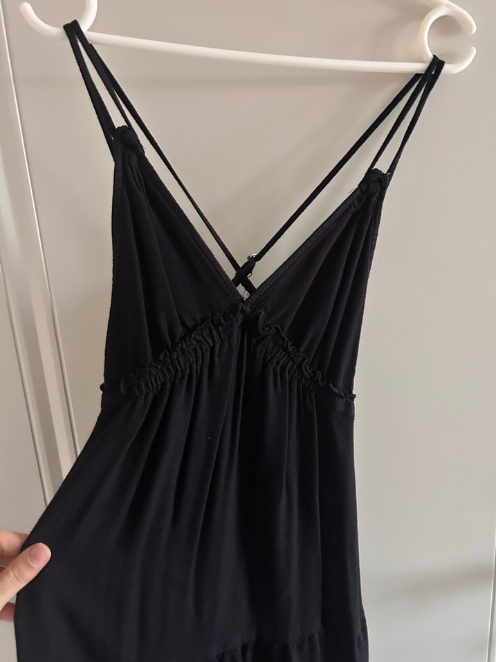Siyah V Yakalı İnce Askılı Midi Elbise - Görsel 2