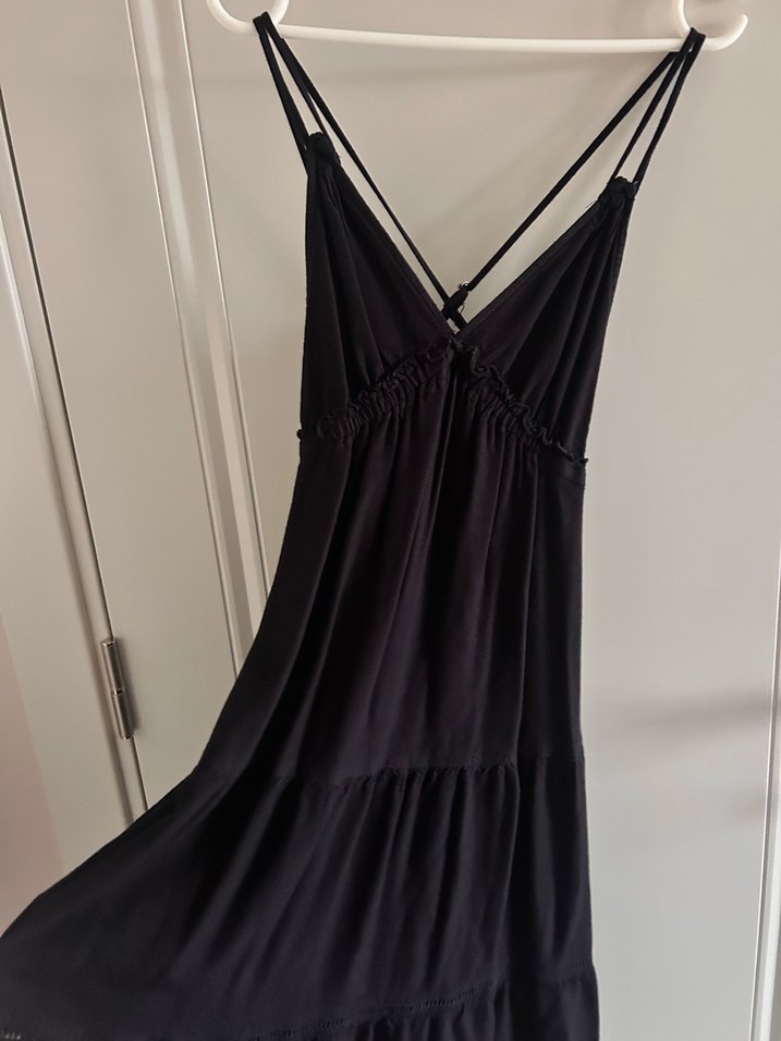 Siyah V Yakalı İnce Askılı Midi Elbise - Görsel 3