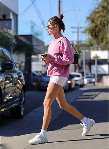 HAILEY BIEBER Zara Oversize Sweatshirt