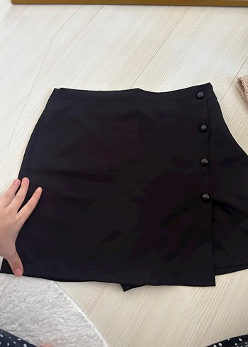 Düğmeli Siyah Mini Etek