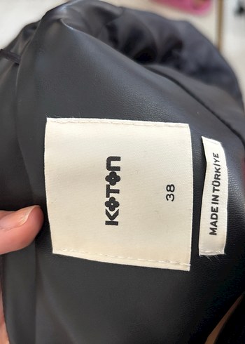Koton Siyah kısa deri blazer