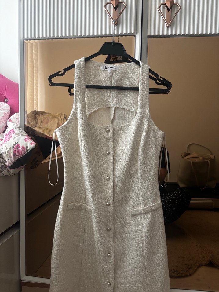 Düğmeli Beyaz Midi Straplez Elbise - Görsel 4