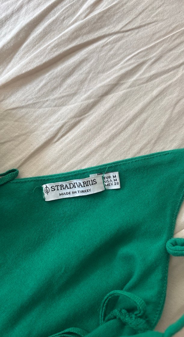 Yeşil V Yakalı İnce Askılı Kadın Atlet - Görsel 3