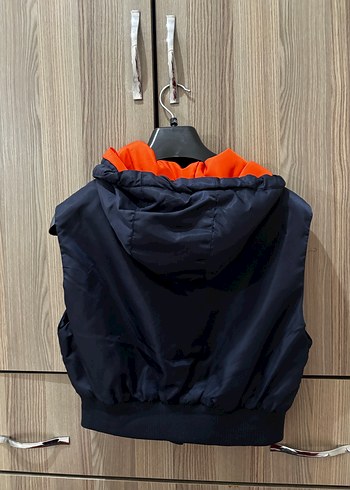 Bershka Kapüşonlu Kısa Kemerli Kadın Yelek - Görsel 4