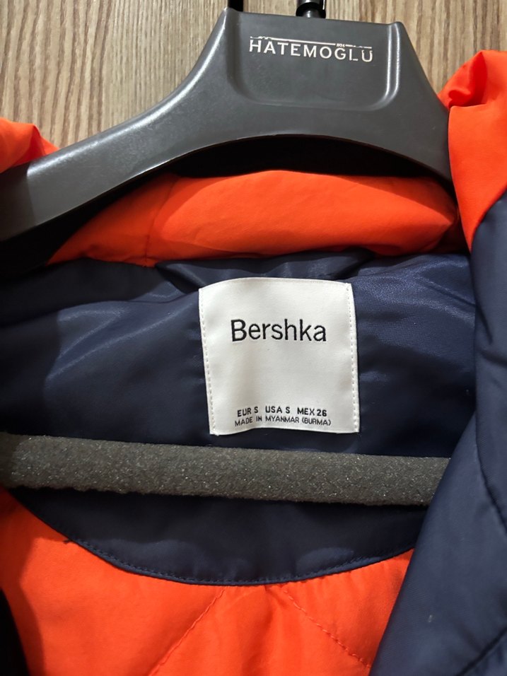 Bershka Kapüşonlu Kısa Kemerli Kadın Yelek - Görsel 3