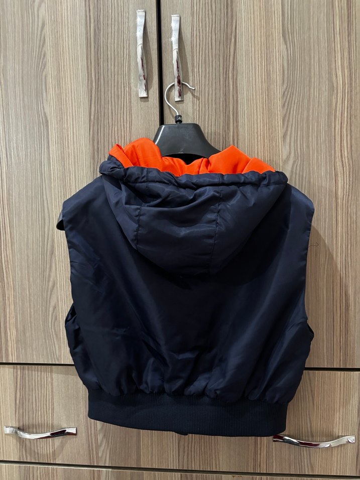 Bershka Kapüşonlu Kısa Kemerli Kadın Yelek - Görsel 4