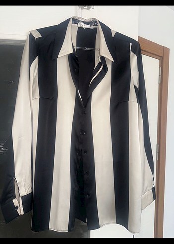 Siyah Beyaz Çizgili V Yaka Kadın Gömlek - Görsel 2