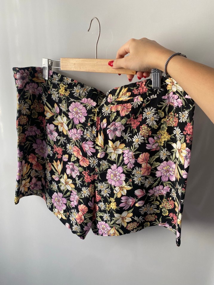 Çiçek Desenli Bohem Bağlamalı Salaş Şort - Görsel 2