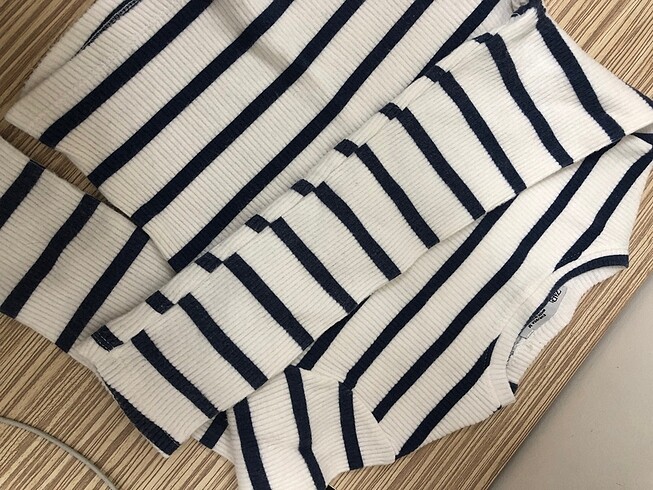 m Beden beyaz Renk zara uzun kollu crop