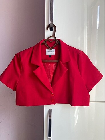 kırmızı crop blazer