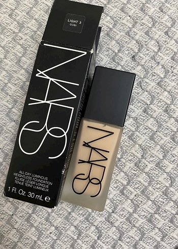 Nars All Day Luminous Fondoten İsiltili Hafif Kapaticilik