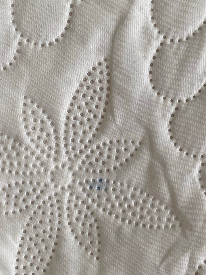 Beyaz Kabartmalı Yatak Örtüsü - Görsel 3