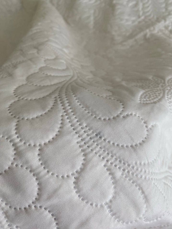 Beyaz Kabartmalı Yatak Örtüsü - Görsel 4