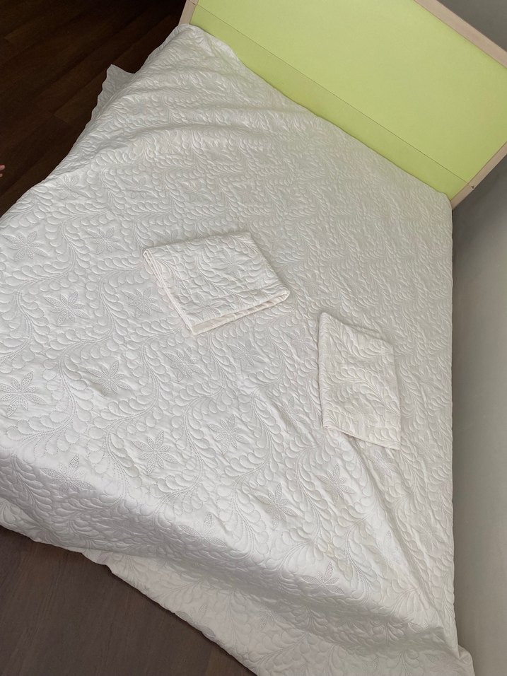 Beyaz Kabartmalı Yatak Örtüsü - Görsel 2